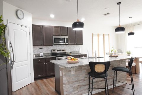 House in Kissimmee, Florida 6 bedrooms, 264.31 sq.m. № 1644420 - photo 3
