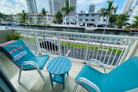 Кондоминиум с 1 спальней в Норт-Майами-Бич, Флорида № 2069264