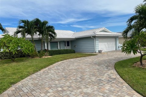 Casa en Saint Pete Beach, Florida 3 dormitorios, 184.69 m2 № 2362590