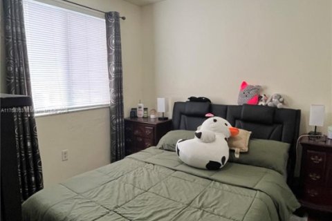 Townhouse in Homestead, Florida 3 bedrooms, 132.2 sq.m. № 1959285 - photo 10