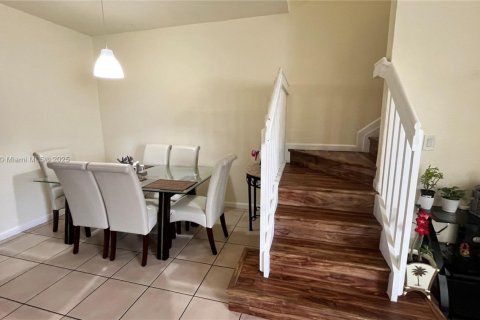 Townhouse in Homestead, Florida 3 bedrooms, 132.2 sq.m. № 1959285 - photo 4