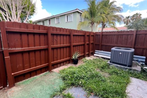 Townhouse in Homestead, Florida 3 bedrooms, 132.2 sq.m. № 1959285 - photo 16