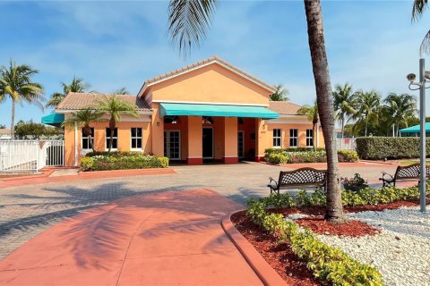 Townhouse in Homestead, Florida 3 bedrooms, 132.2 sq.m. № 1959285 - photo 24