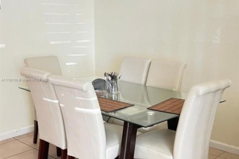 Townhouse in Homestead, Florida 3 bedrooms, 132.2 sq.m. № 1959285 - photo 3