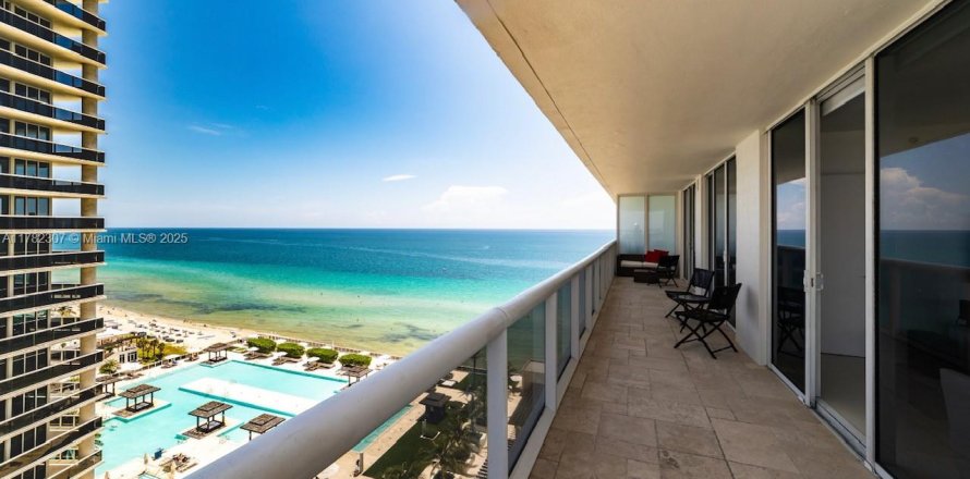 Condo à Hallandale Beach, Floride, 2 chambres  № 1627897