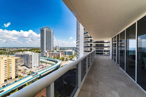 Copropriété à louer à Hallandale Beach, Floride: 2 chambres, 135.45 m2 № 1627897 - photo 4