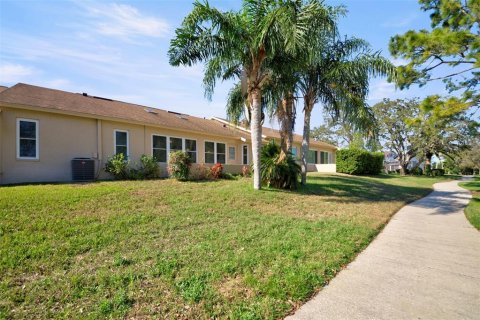 House in Spring Hill, Florida 2 bedrooms, 142.51 sq.m. № 1538584 - photo 9
