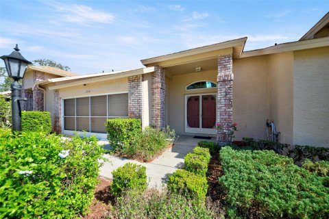 House in Spring Hill, Florida 2 bedrooms, 142.51 sq.m. № 1538584 - photo 5