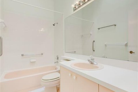 House in Spring Hill, Florida 2 bedrooms, 142.51 sq.m. № 1538584 - photo 24