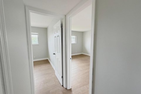 Condo in Lake Park, Florida, 3 bedrooms № 2179352 - photo 13