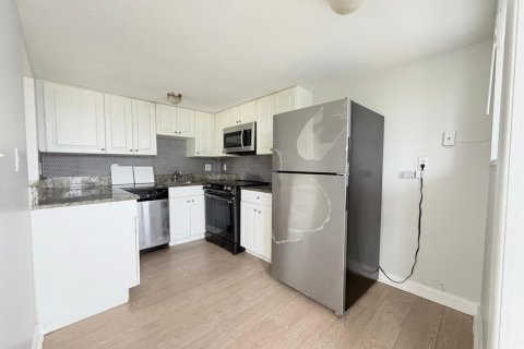 Condo in Lake Park, Florida, 3 bedrooms № 2179352 - photo 4