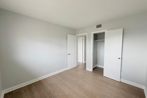 Condo in Lake Park, Florida, 3 bedrooms № 2179352 - photo 15