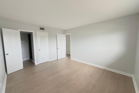Condo in Lake Park, Florida, 3 bedrooms № 2179352 - photo 17