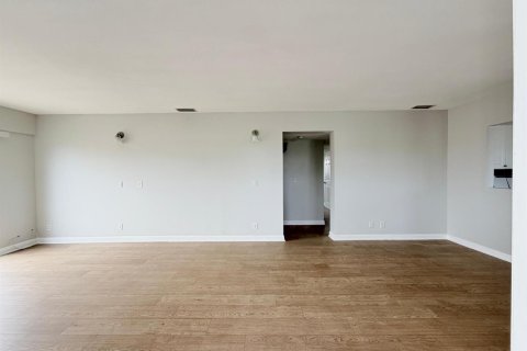 Condo in Lake Park, Florida, 3 bedrooms № 2179352 - photo 8