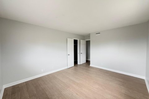 Condo in Lake Park, Florida, 3 bedrooms № 2179352 - photo 11