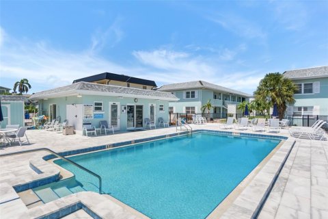Condo in Bradenton Beach, Florida, 2 bedrooms  № 2210577 - photo 3