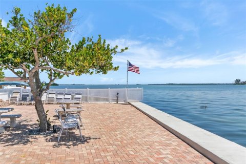 Condo in Bradenton Beach, Florida, 2 bedrooms  № 2210577 - photo 5