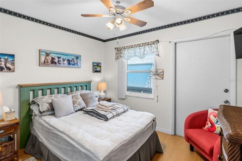 Condo in Bradenton Beach, Florida, 2 bedrooms  № 2210577 - photo 28