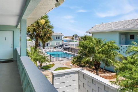 Condo in Bradenton Beach, Florida, 2 bedrooms  № 2210577 - photo 2