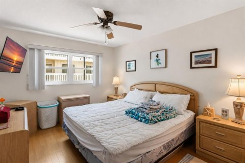 Condo in Bradenton Beach, Florida, 2 bedrooms  № 2210577 - photo 26