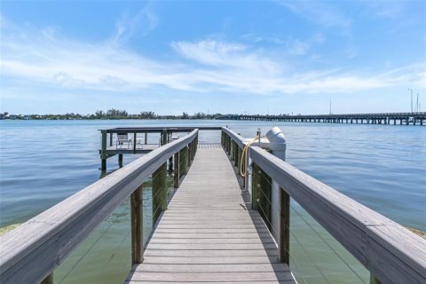 Condo in Bradenton Beach, Florida, 2 bedrooms  № 2210577 - photo 6