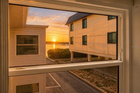 Condo in Bradenton Beach, Florida, 2 bedrooms  № 2210577 - photo 20