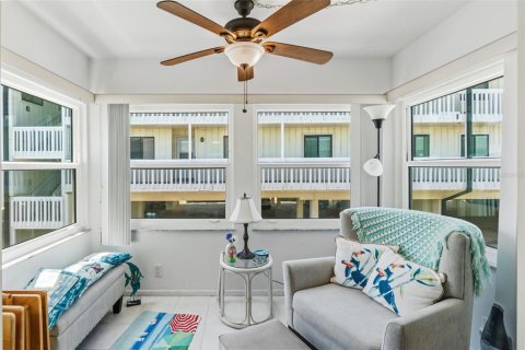 Condo in Bradenton Beach, Florida, 2 bedrooms  № 2210577 - photo 17