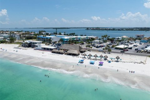 Condo in Bradenton Beach, Florida, 2 bedrooms  № 2210577 - photo 4