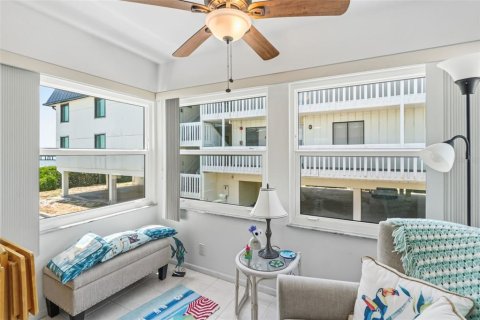 Condo in Bradenton Beach, Florida, 2 bedrooms  № 2210577 - photo 19