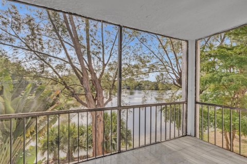 Condominio en alquiler en Lauderhill, Florida, 3 dormitorios, 130.06 m2 № 2070178 - foto 9