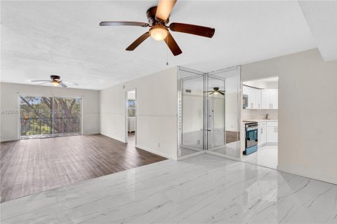Condominio en alquiler en Lauderhill, Florida, 3 dormitorios, 130.06 m2 № 2070178 - foto 2