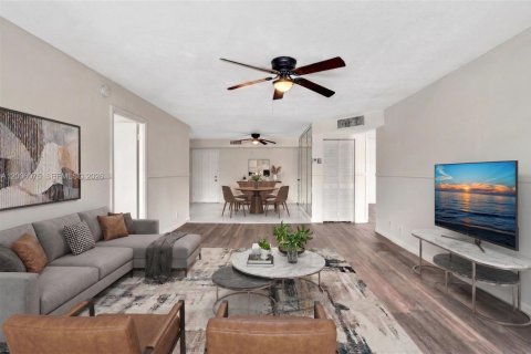 Condominio en alquiler en Lauderhill, Florida, 3 dormitorios, 130.06 m2 № 2070178 - foto 3