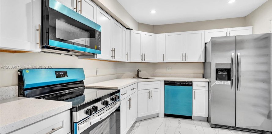 Condominio en Lauderhill, Florida, 3 dormitorios  № 2070178