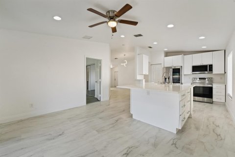 House in Port St. Lucie, Florida 4 bedrooms, 148.27 sq.m. № 2179086 - photo 21