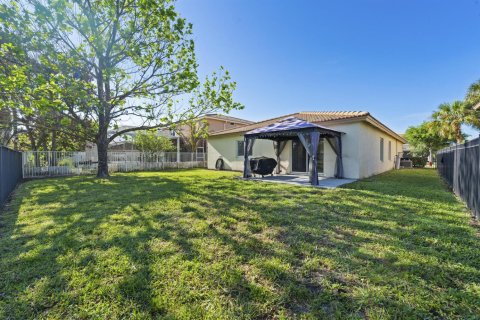 House in Port St. Lucie, Florida 4 bedrooms, 148.27 sq.m. № 2179086 - photo 6