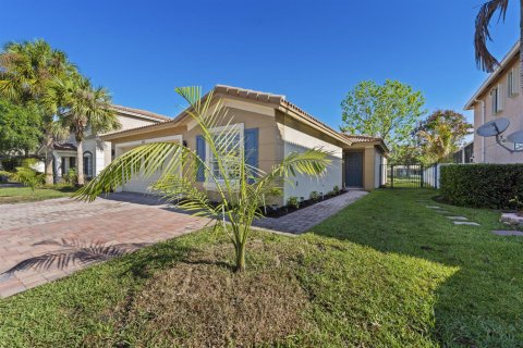 House in Port St. Lucie, Florida 4 bedrooms, 148.27 sq.m. № 2179086 - photo 2