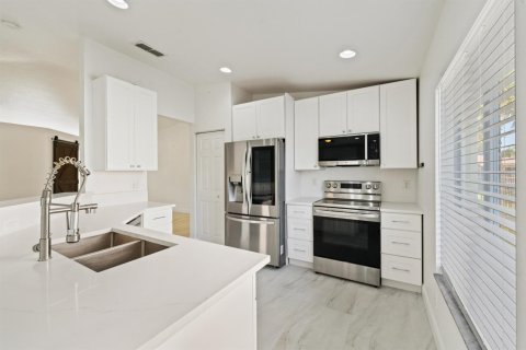 House in Port St. Lucie, Florida 4 bedrooms, 148.27 sq.m. № 2179086 - photo 23