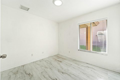 House in Port St. Lucie, Florida 4 bedrooms, 148.27 sq.m. № 2179086 - photo 11