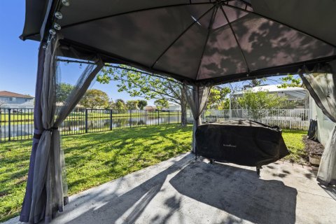 House in Port St. Lucie, Florida 4 bedrooms, 148.27 sq.m. № 2179086 - photo 7