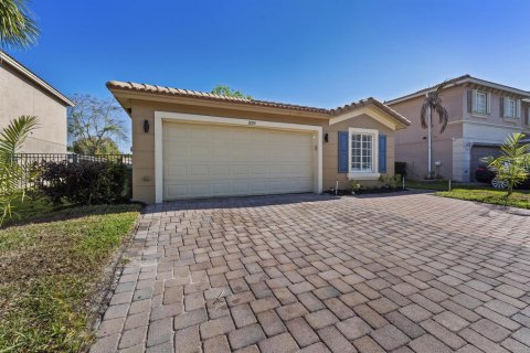 House in Port St. Lucie, Florida 4 bedrooms, 148.27 sq.m. № 2179086