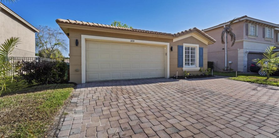 House in Port St. Lucie, Florida 4 bedrooms, 148.27 sq.m. № 2179086