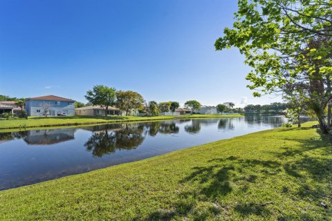 House in Port St. Lucie, Florida 4 bedrooms, 148.27 sq.m. № 2179086 - photo 5