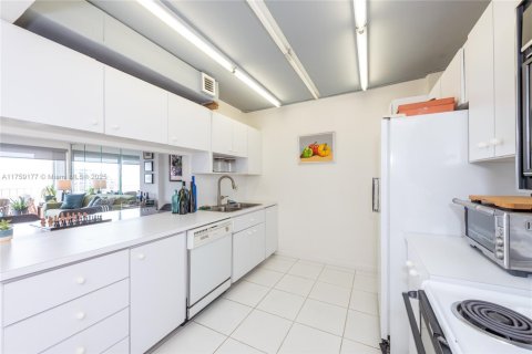 Condo in Key Biscayne, Florida, 2 bedrooms  № 1505151 - photo 10
