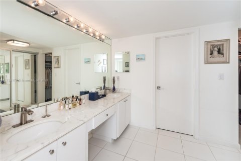 Condo in Key Biscayne, Florida, 2 bedrooms  № 1505151 - photo 16