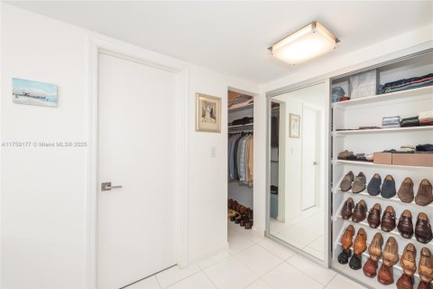Condo in Key Biscayne, Florida, 2 bedrooms  № 1505151 - photo 17
