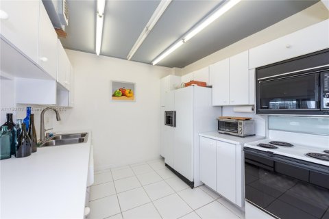 Condo in Key Biscayne, Florida, 2 bedrooms  № 1505151 - photo 9