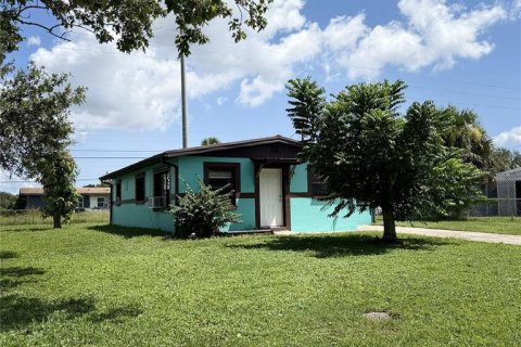 House in Melbourne, Florida 3 bedrooms, 102.75 sq.m. № 2310063