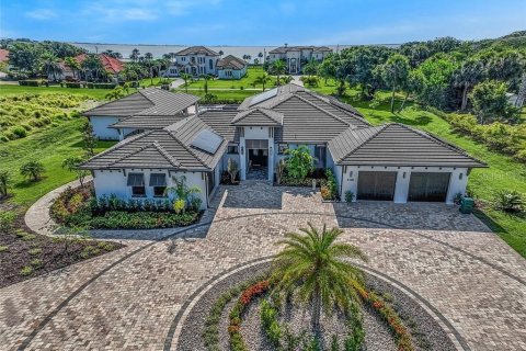 House in Merrit Island, Florida 4 bedrooms, 389.07 sq.m. № 2418494