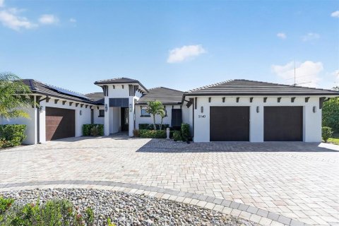 House in Merrit Island, Florida 4 bedrooms, 389.07 sq.m. № 2418494 - photo 8