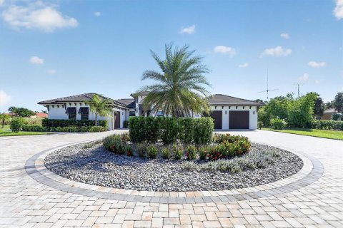 House in Merrit Island, Florida 4 bedrooms, 389.07 sq.m. № 2418494 - photo 6